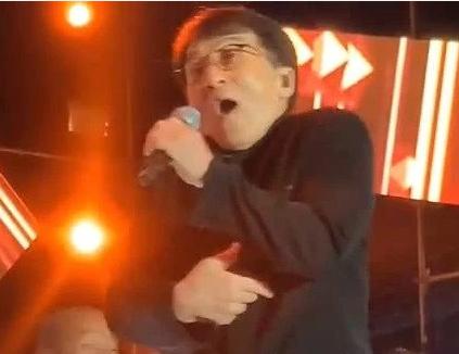 成龍演出遇小意外 見慣大風大浪的成龍表現完美