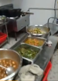 學?；貞程貌仄馃岵酥唤o咸菜 責成食堂負責人深刻反省